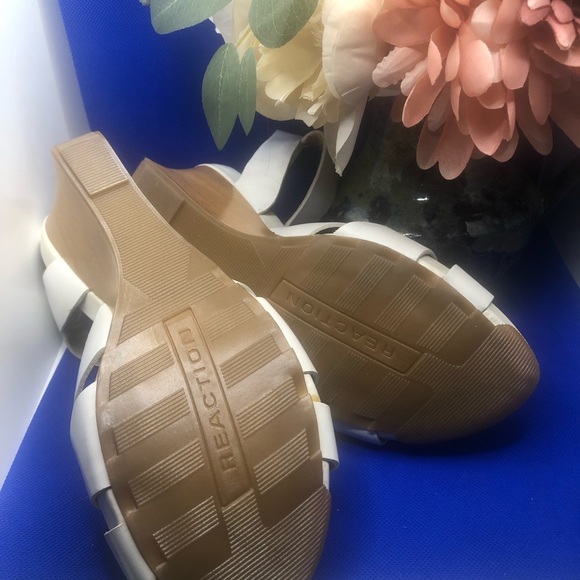 Kenneth Cole Reaction White Wedge Sandals - Picture 8 of 8